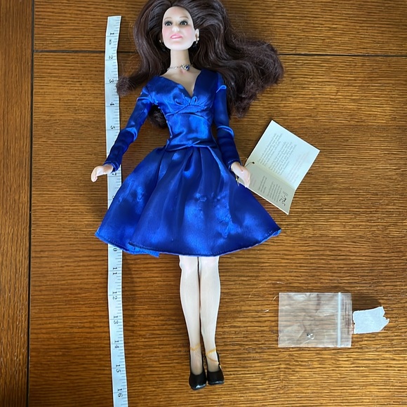 Kate Middleton “The Royal Engagement” Doll - Picture 7 of 9